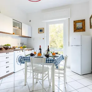 Guesthost - Lovely Apartment Between Pisa Tower And Stadium